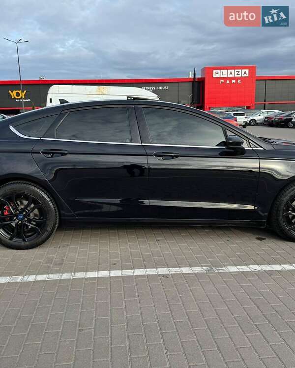 Седан Ford Fusion 2019 в Львові