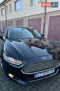 Седан Ford Fusion 2015 в 