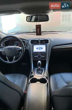 Седан Ford Fusion 2015 в 