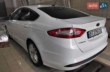 Седан Ford Fusion 2014 в 
