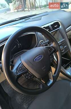 Седан Ford Fusion 2016 в 