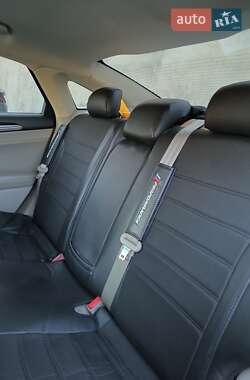 Седан Ford Fusion 2016 в 