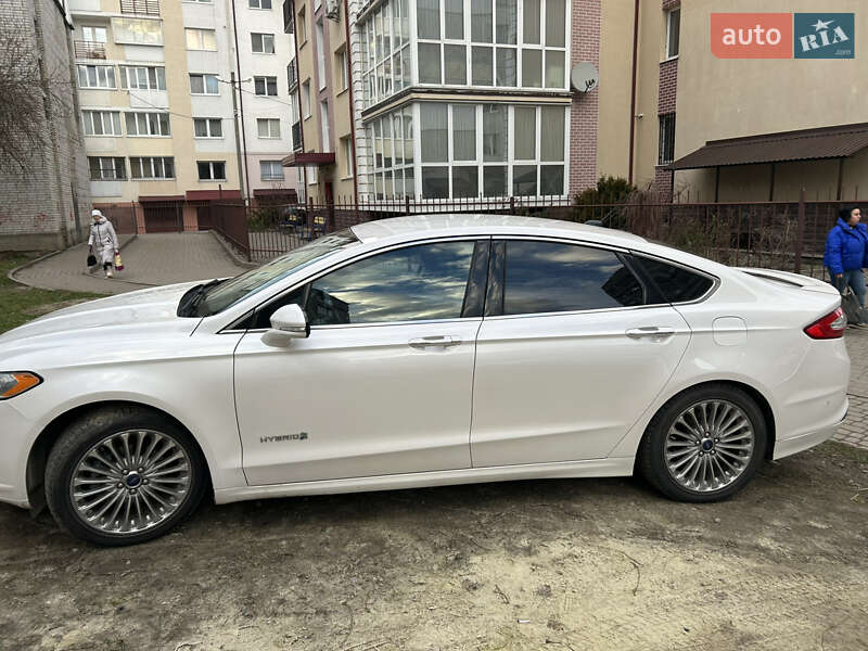 Седан Ford Fusion 2014 в Львове