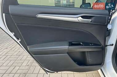 Седан Ford Fusion 2015 в 