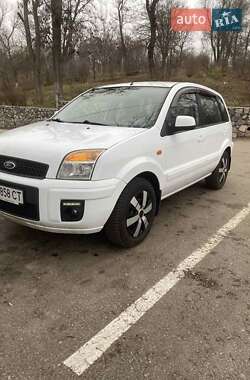 Хэтчбек Ford Fusion 2011 в 