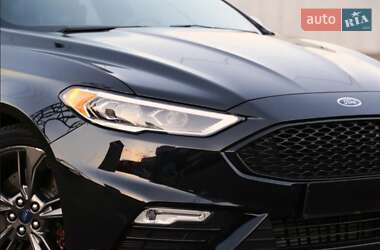 Седан Ford Fusion 2017 в 