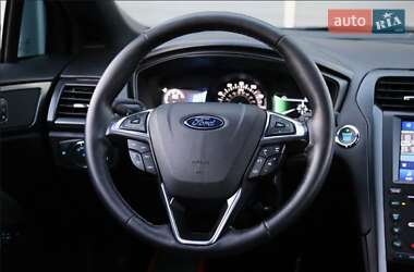 Седан Ford Fusion 2017 в 