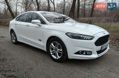 Седан Ford Fusion 2015 в 