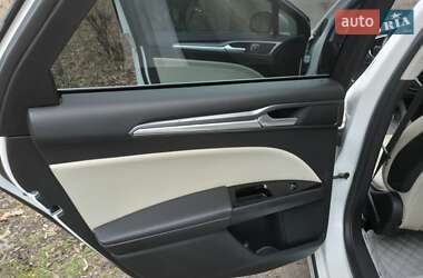 Седан Ford Fusion 2015 в 