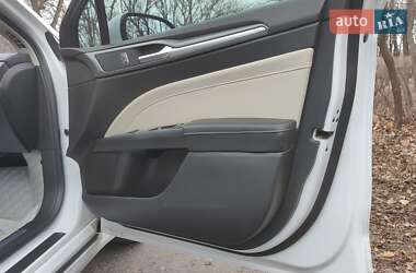 Седан Ford Fusion 2015 в 
