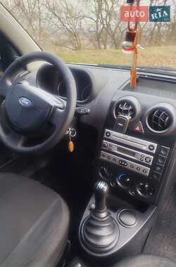 Хэтчбек Ford Fusion 2004 в 