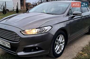 Седан Ford Fusion 2014 в Стрию