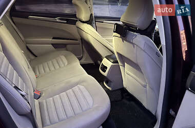 Седан Ford Fusion 2016 в 