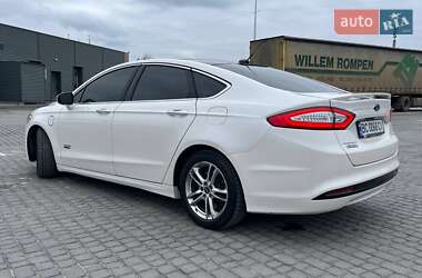Седан Ford Fusion 2015 в 