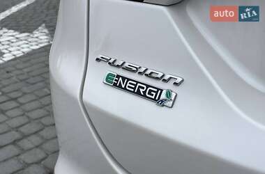 Седан Ford Fusion 2015 в 