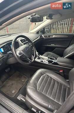 Седан Ford Fusion 2013 в 