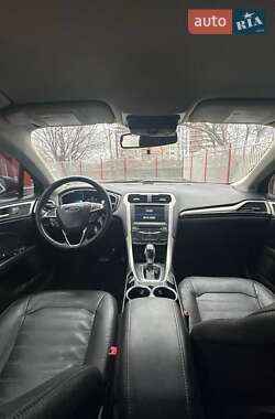 Седан Ford Fusion 2013 в 