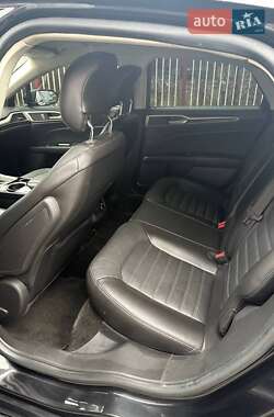 Седан Ford Fusion 2013 в 
