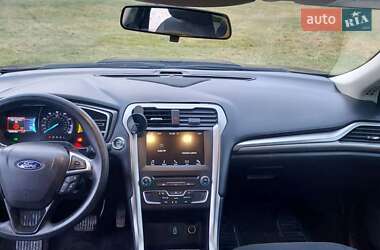 Седан Ford Fusion 2016 в 