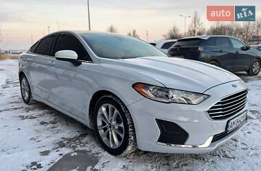 Седан Ford Fusion 2019 в 