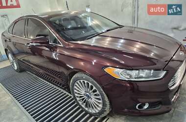 Седан Ford Fusion 2013 в Долині