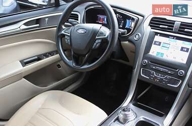 Седан Ford Fusion 2017 в 