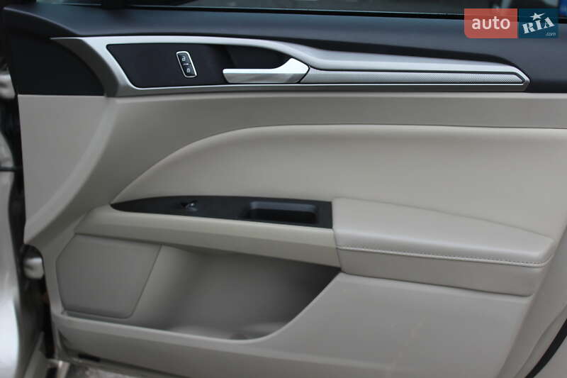 Седан Ford Fusion 2017 в Одесі