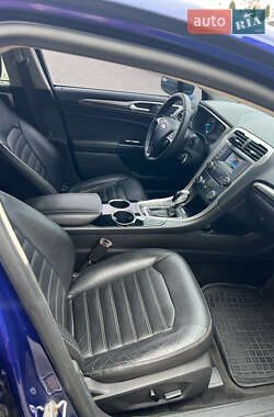 Седан Ford Fusion 2013 в 