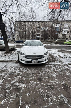 Седан Ford Fusion 2016 в 