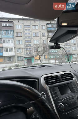 Седан Ford Fusion 2016 в 