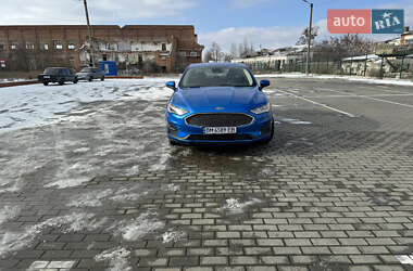 Седан Ford Fusion 2019 в 