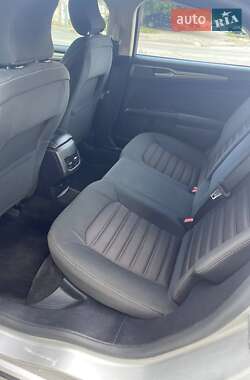 Седан Ford Fusion 2017 в 