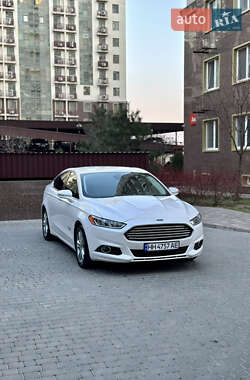 Седан Ford Fusion 2015 в 