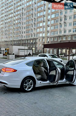 Седан Ford Fusion 2015 в 