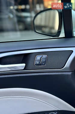 Седан Ford Fusion 2015 в 