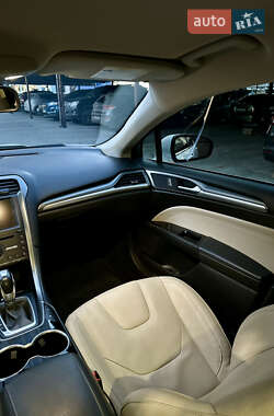 Седан Ford Fusion 2015 в 