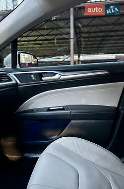 Седан Ford Fusion 2015 в 