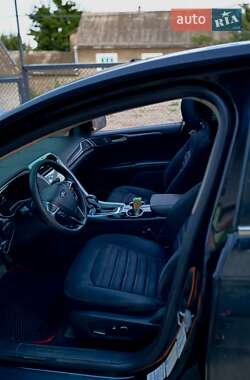 Седан Ford Fusion 2013 в 