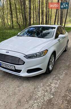 Седан Ford Fusion 2015 в 
