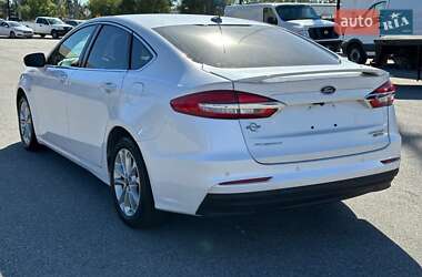 Седан Ford Fusion 2020 в 