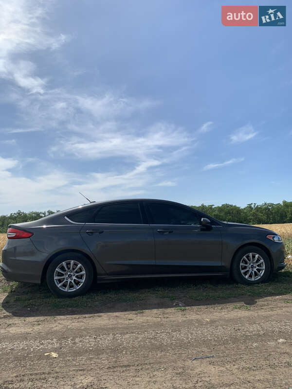 Седан Ford Fusion 2016 в 