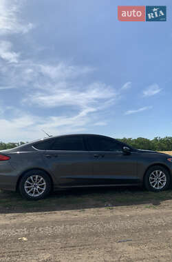 Седан Ford Fusion 2016 в 