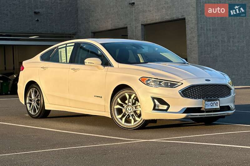 Седан Ford Fusion 2019 в 