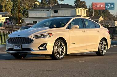 Седан Ford Fusion 2019 в 