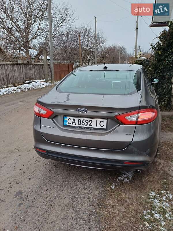 Седан Ford Fusion 2013 в Черкасах