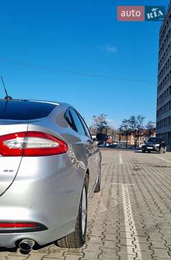 Седан Ford Fusion 2015 в 