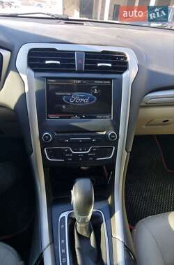 Седан Ford Fusion 2015 в 