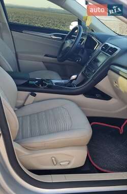 Седан Ford Fusion 2015 в 
