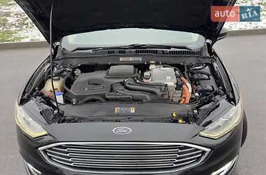 Седан Ford Fusion 2017 в 