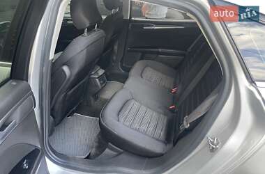 Седан Ford Fusion 2016 в 